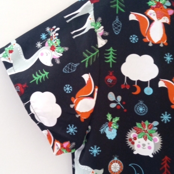 SERENE BLACK V-NECK SHORT SLEEVE TWO POCKET MEDICAL SCRUB TOP SIZE MEDIUM NWT - Picture 3 of 10